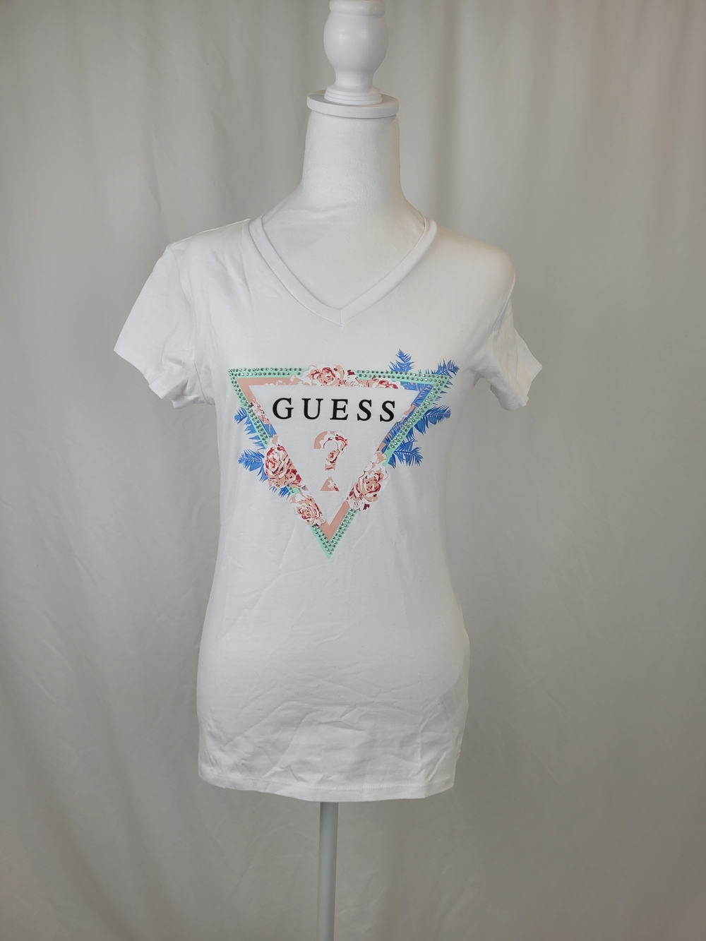 GUESS White V-Neck Floral Triangle Logo Tee with Pink & Blue Accents NWT medium